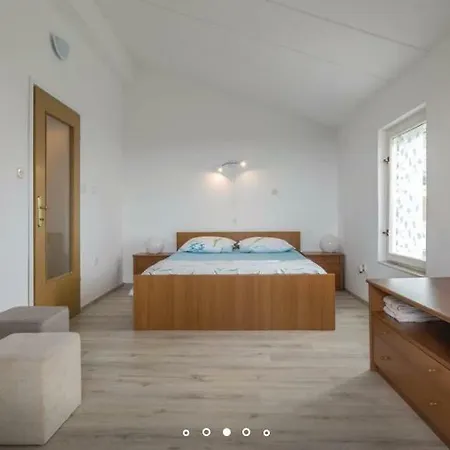 Semesterbostad House Hermes *